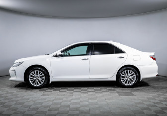 Подержанный автомобиль Toyota Camry Sedan 2015 года (8 фото)