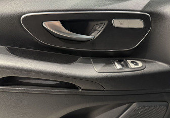 Подержанный автомобиль Mercedes-Benz Vito 2018 года (19 фото)