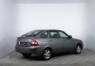 Подержанный автомобиль LADA (ВАЗ) Priora Hatchback 2011 года (5 фото)