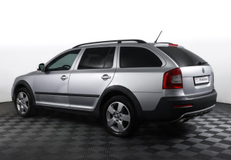 Подержанный автомобиль Skoda Octavia Wagon 2012 года (7 фото)