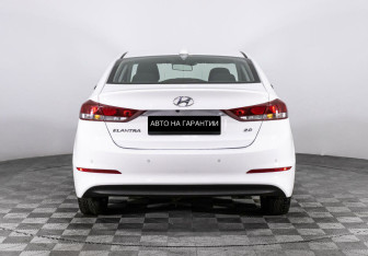 Подержанный автомобиль Hyundai Elantra Sedan 2017 года (4 фото)