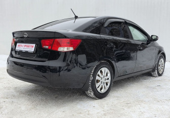 Подержанный автомобиль Kia Cerato Sedan 2012 года (5 фото)