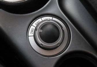 Подержанный автомобиль Peugeot 4007 2010 года (11 фото)