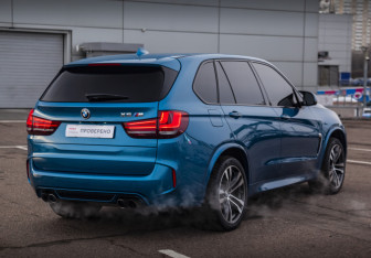 Подержанный автомобиль BMW X5 M 2016 года (7 фото)