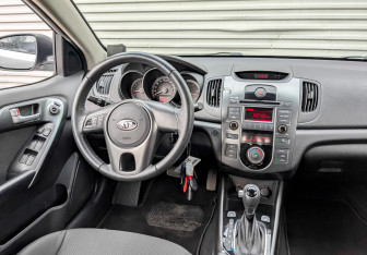 Подержанный автомобиль Kia Cerato Sedan 2012 года (27 фото)