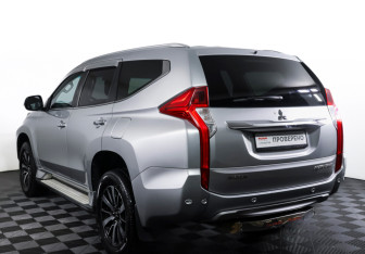 Подержанный автомобиль Mitsubishi Pajero Sport 2017 года (7 фото)