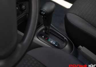Подержанный автомобиль Kia Rio Sedan 2006 года (14 фото)