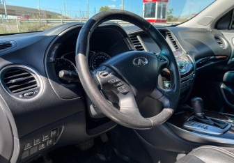 Подержанный автомобиль Infiniti QX60 2014 года (13 фото)