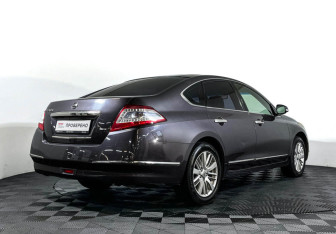 Подержанный автомобиль Nissan Teana 2012 года (5 фото)