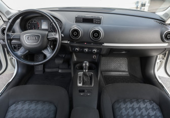 Подержанный автомобиль Audi A3 Sedan 2014 года (13 фото)