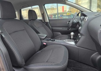 Подержанный автомобиль Nissan Qashqai 2009 года (10 фото)