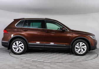 Подержанный автомобиль Volkswagen Tiguan 2021 года (4 фото)