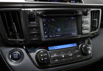 Подержанный автомобиль Toyota RAV4 2013 года (19 фото)