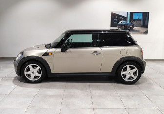 Подержанный автомобиль MINI Hatch 2008 года (8 фото)