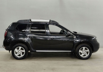 Подержанный автомобиль Renault Duster 2017 года (4 фото)