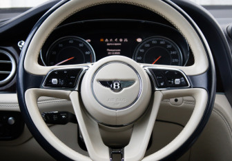 Подержанный автомобиль Bentley Bentayga 2016 года (18 фото)