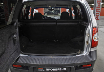 Подержанный автомобиль Chevrolet Niva 2013 года (10 фото)