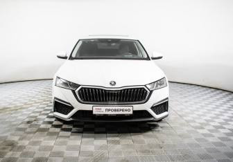Подержанный автомобиль Skoda Octavia Liftback 2023 года (2 фото)