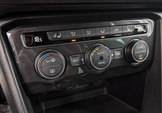 Подержанный автомобиль Volkswagen Tiguan 2018 года (25 фото)