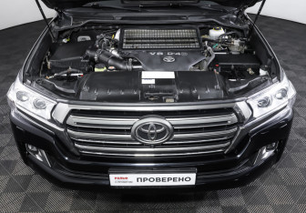 Подержанный автомобиль Toyota Land Cruiser Suv 2018 года (9 фото)
