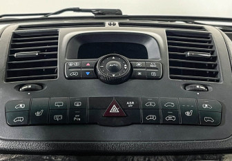 Подержанный автомобиль Mercedes-Benz Viano 2013 года (15 фото)