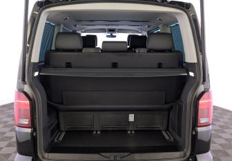 Подержанный автомобиль Volkswagen Multivan 2020 года (10 фото)