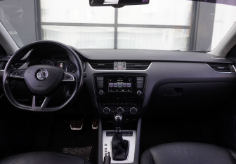 Подержанный автомобиль Skoda Octavia Wagon 2015 года (12 фото)