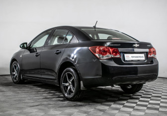 Подержанный автомобиль Chevrolet Cruze Sedan 2010 года (7 фото)