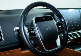 Подержанный автомобиль LiXiang L9 2023 года (23 фото)