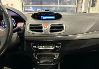 Подержанный автомобиль Renault Fluence 2014 года (16 фото)