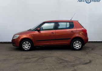 Подержанный автомобиль Skoda Fabia Hatchback 2010 года (8 фото)