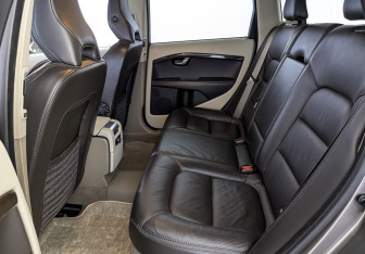 Подержанный автомобиль Volvo XC70 2011 года (18 фото)
