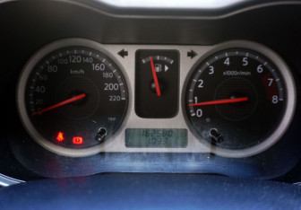 Подержанный автомобиль Nissan Note 2006 года (15 фото)