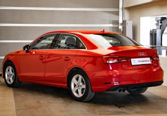 Подержанный автомобиль Audi A3 Sedan 2017 года (6 фото)