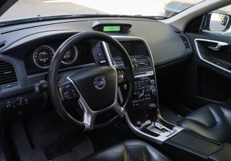 Подержанный автомобиль Volvo XC60 2010 года (12 фото)
