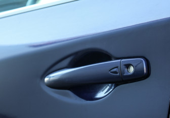 Подержанный автомобиль Nissan Tiida Hatchback 2015 года (22 фото)