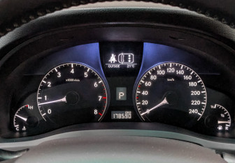 Подержанный автомобиль Lexus RX 2011 года (16 фото)