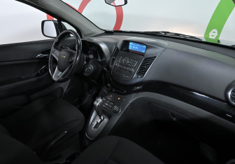 Подержанный автомобиль Chevrolet Orlando 2014 года (9 фото)