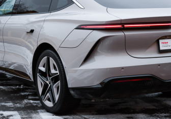 Подержанный автомобиль Rising Auto F7 2023 года (19 фото)