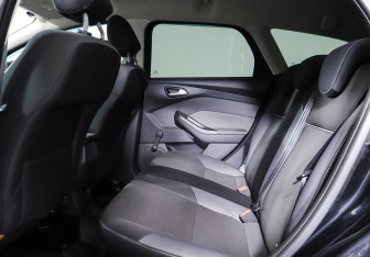 Подержанный автомобиль Ford Focus Wagon 2012 года (15 фото)