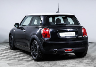 Подержанный автомобиль MINI Hatch 2020 года (7 фото)
