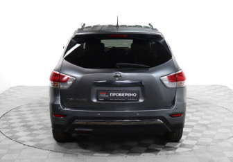 Подержанный автомобиль Nissan Pathfinder 2015 года (6 фото)