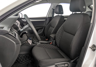 Подержанный автомобиль Skoda Octavia Liftback 2020 года (20 фото)