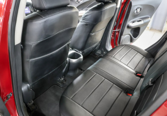 Подержанный автомобиль Nissan Juke 2012 года (12 фото)