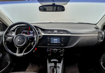 Подержанный автомобиль Kia Rio Hatchback 2021 года (13 фото)