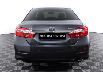 Подержанный автомобиль Toyota Camry Sedan 2014 года (6 фото)