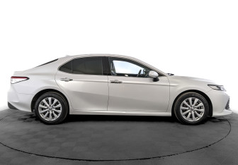 Подержанный автомобиль Toyota Camry Sedan 2020 года (4 фото)