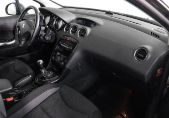 Подержанный автомобиль Peugeot 408 2012 года (10 фото)