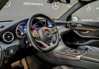 Подержанный автомобиль Mercedes-Benz GLC Coupe 2019 года (16 фото)