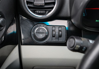 Подержанный автомобиль Chevrolet Orlando 2013 года (17 фото)